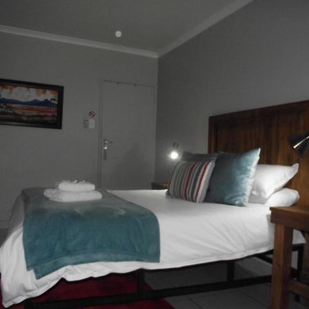 De Nachtuilen Guesthouse Upington Esterno foto